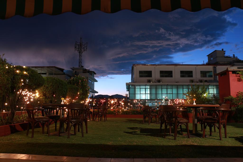 Hotel Mountain Katmandú Exterior foto
